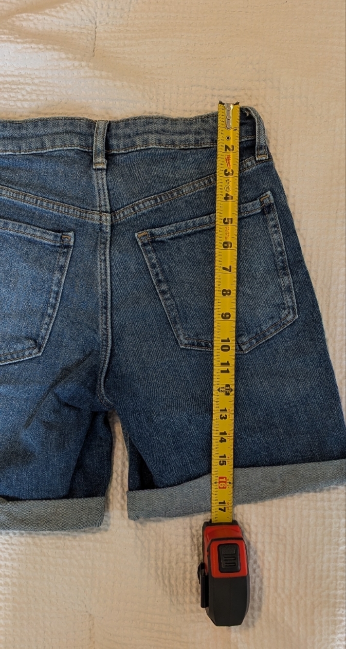 Old Navy Blue Denim Women’s Shorts - Picture 4 of 6